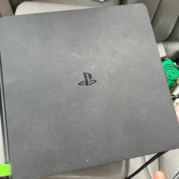 PS4 - Picture 4 of 5